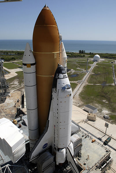 I don't see any tires. Space Shuttle Endeavour on launch pad 39A prior to mission STS-127, May 31, 2009. Image from wiki.